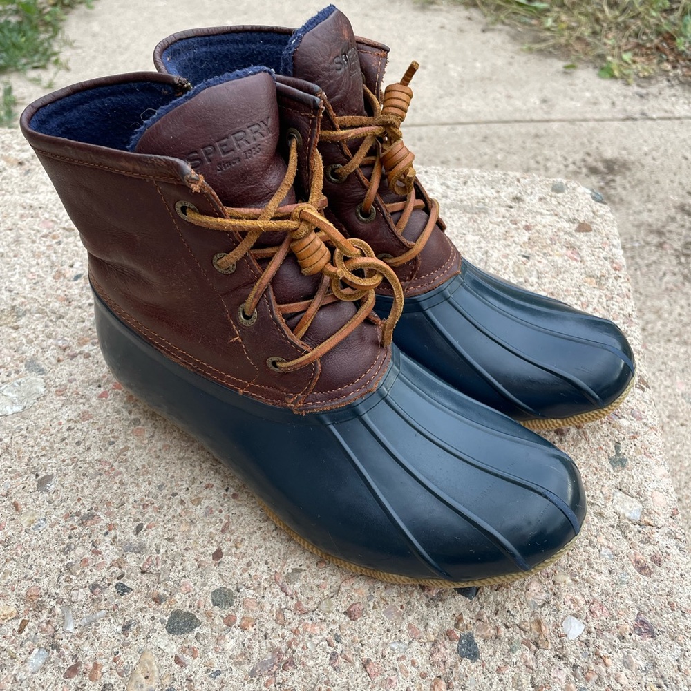 Good condition Sperry Top-Sider Saltwater Leather Duck Boot, size 7.5